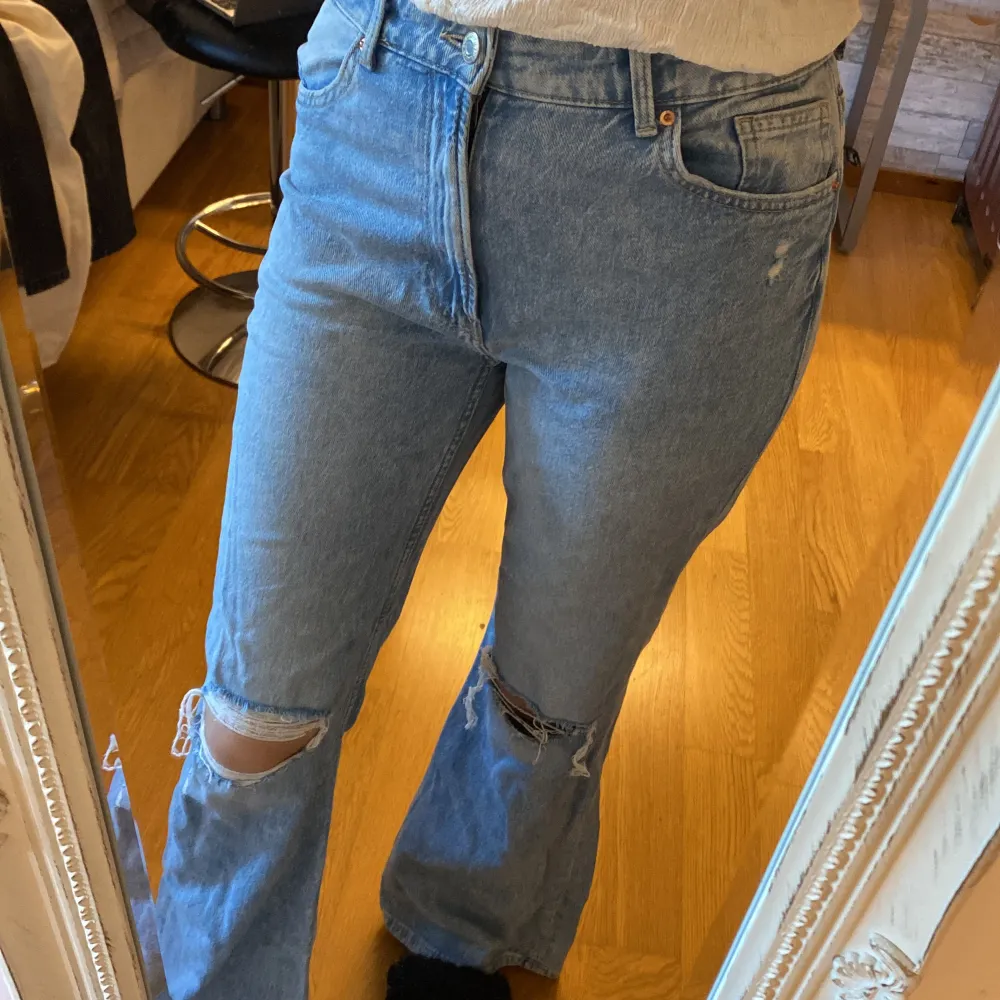 Strl 38/M  Köpt från Zalando från märket Bershka. Jeans & Byxor.