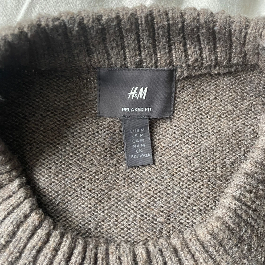 Stickad brun tröja | Medium  - 90