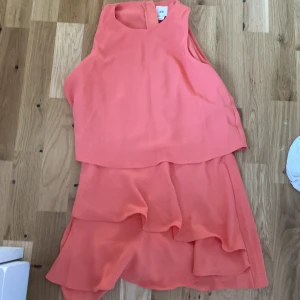 Klänning från river Island  - Köpte den i Dubai var för liten har haft på mig en gång storlek: 12år 