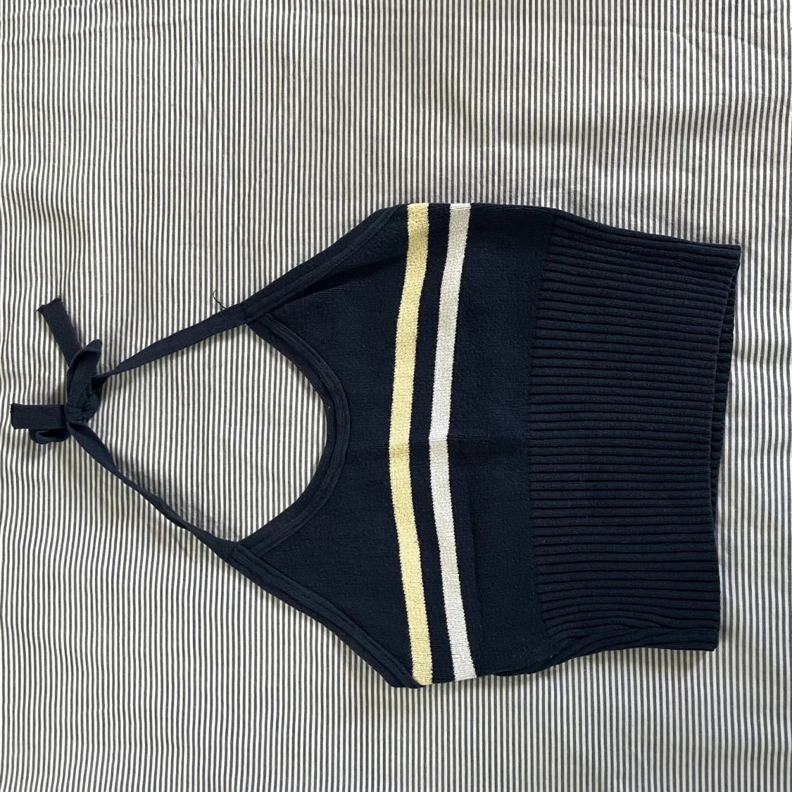 Stickad halterneck croptop - 90