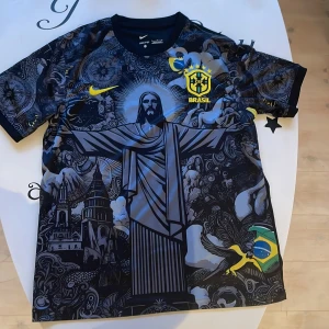 Nike Fotbolls T shirt - Säljer då den inte används, pris kan diskuteras vid smidig affär!