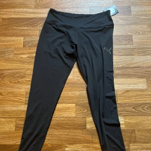 Träningsbyxor, puma  - Tränings byxa, puma storlek L.  Ändats provad en gång