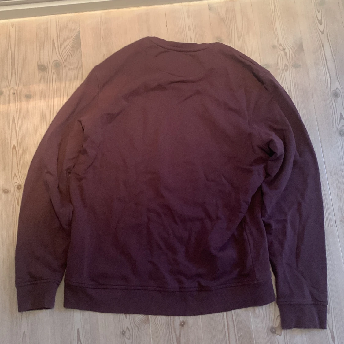 Mörklila tröja från Lyle & Scott - 90