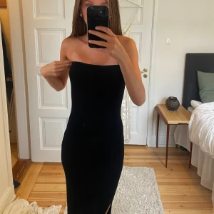 Klänning - Svart finstickad tubklänning från NA-KD, strl S. Ordinariepris 649kr, nyskick!🤍