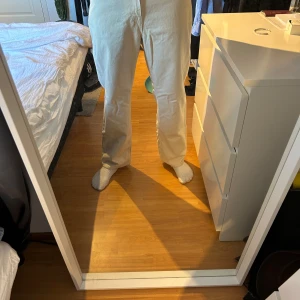 Weekday jeans - Vida weekday jeans i storlek 30/32. Jag är 185cm lång