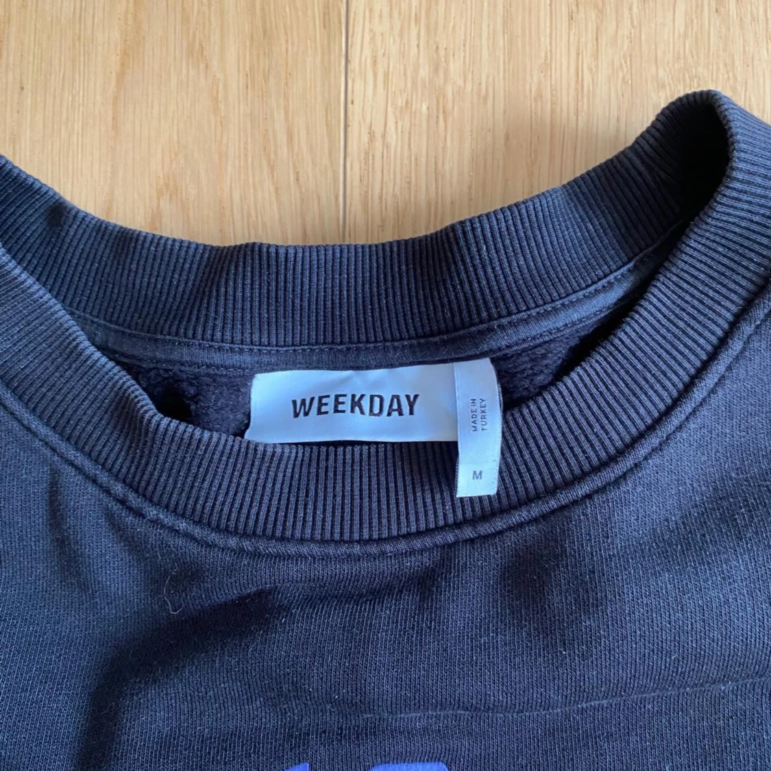 Svart sweatshirt från Weekday - 91