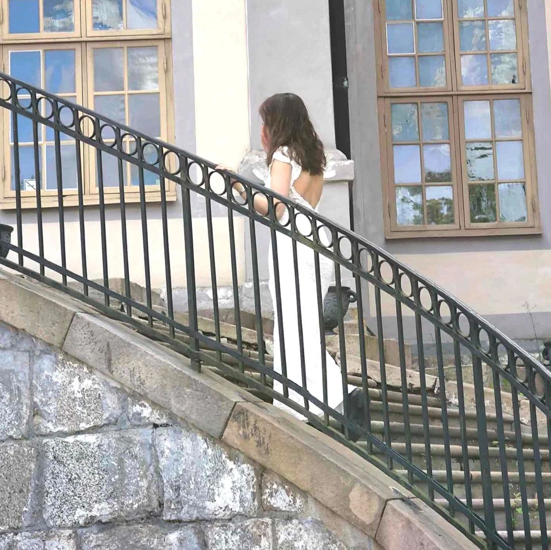 Vit balklänning i spets 