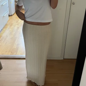 Maxi skirt - Maxikjol från Gina storlek M men passar som en S också! Aldrig använd så är i väldigt bra skick 💕