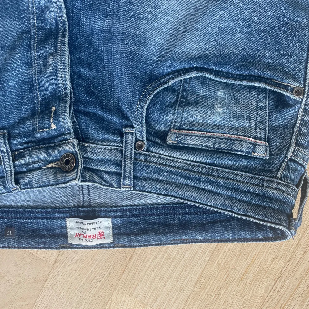 Säljer mina replay jeans i Grover modellen, nästan oanvända, skick 9/10 . Jeans & Byxor.