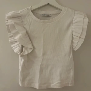 zara tröja  - så så fin zara tröja som säljs då den inte används längre💘