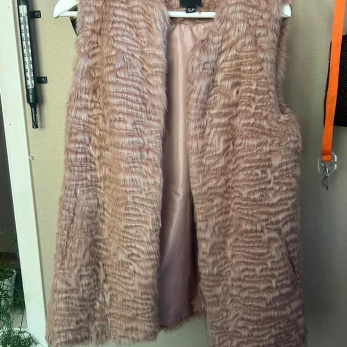 Gammelrosa fejk päls Väst