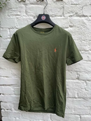 Ralp lauren t-shirt - Säljer denna ralp lauren t shirten. I nyskick och inga slitage. Pris kan diskuteras