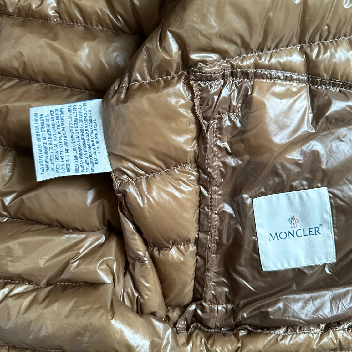 Brun dunjacka från Moncler - 93