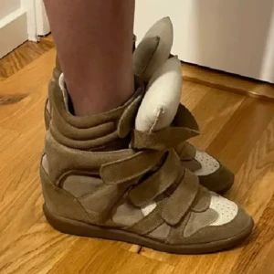 SÖKER!!!!Isabell marat skor - 1200-1800 str 41 färg spelar ingen roll