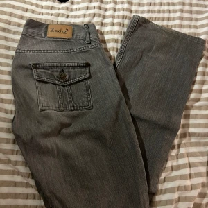 Jeans - Jeans från Zadig & Voltaire Köpta på marknad så vet ej storlek men passar mig som är S Bootcut o låg midja
