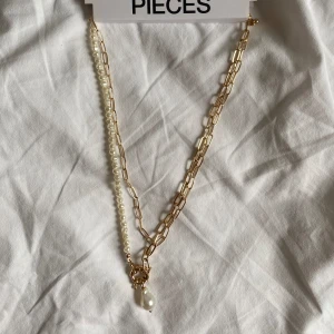 halsband med pärlor - halsband med pärlor, aldrig använt!