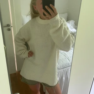 Vit stickad tröja - Vit stickad tröja💕