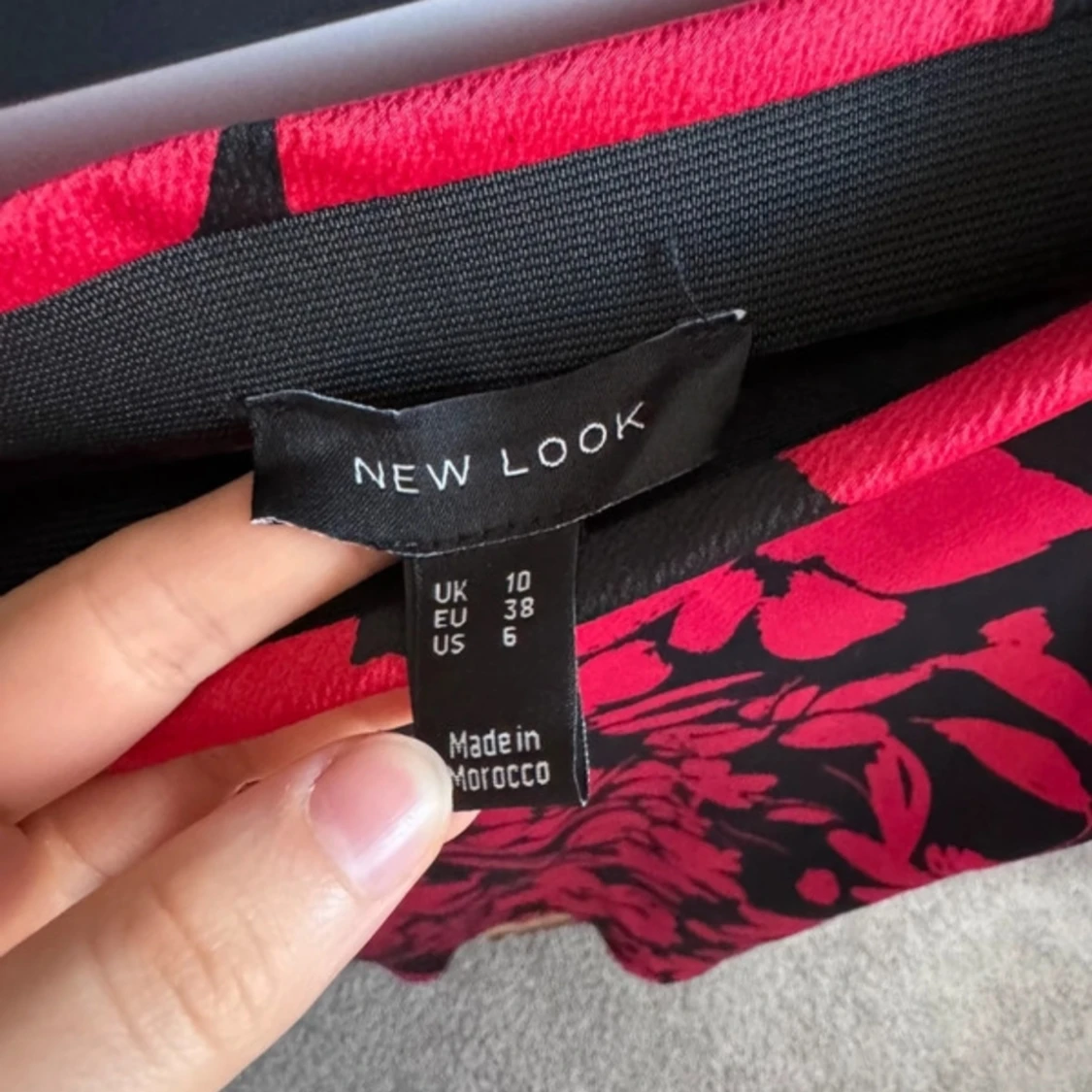 Röd/svart kjol - ASOS - Storlek M - 90