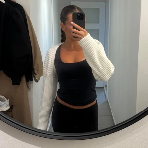 Gullig kofta 🤍 - Gullig kofta 🤍 Bra skick 🤍