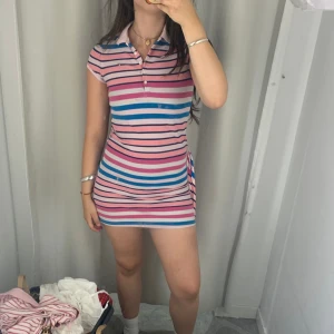 Randig klänning från Tommy Hilfiger  - Barnklänning men passar slm S-SX 