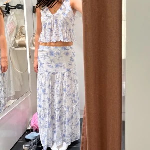 Sett från Gina  - Så fint sett från Gina💕 använt 1 gång, toppen är i s och kjolen i xs💕