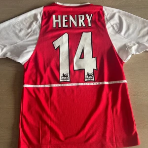 Thierry Henry  - Från säsong 2003/2004 Väldigt bra skick och kvalite 