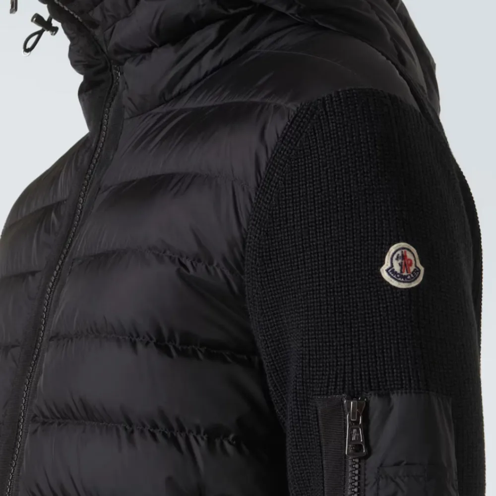 Hej letar efter en Moncler Cardigan i gärna färgen som är på bilen. Funkar både med small och medium kom pm om du har denna varan. Hoodies.