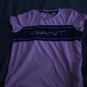 Gant t-shirt rosa - Väldigt bra kvalite, rosa/svart/vit 