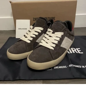 Zadig & Voltaire  - Säljer mina Zadig skor då de inte kommer till användning längre! Skorna är i skicka 9/10 och allt og tillkommer Strlk 41