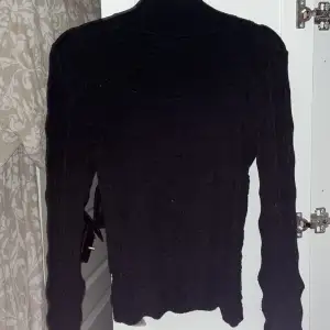 Jätte fin tröja med fint mönster säljer för tycker den sitter för tajt på mig 💕köpt för 499kr 