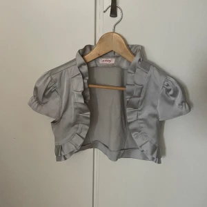 Bolero - Jättesnygg festlig boleri i mycket bra skick💖 dm vid frågor