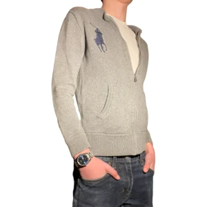 Ralph lauren zip - Ritkgit feta Ralph lauren zip i fint skick👏  storlek 14/16, passar runt 165✅ Modellen är 172  Skriv vid frågor eller funderingar🤝 