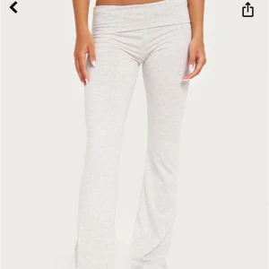 Yoga pants - Säljer dessa populära byxor från Nelly då dom inte används. Dom är i jättebra skick endast använda en gång. Storlek är small 🥰