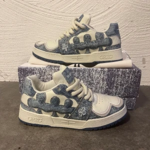 GRKC skor - Säljer mina skor från GRKC som knappt har blivit använda. Nypris 1300kr säljer mina för 700kr