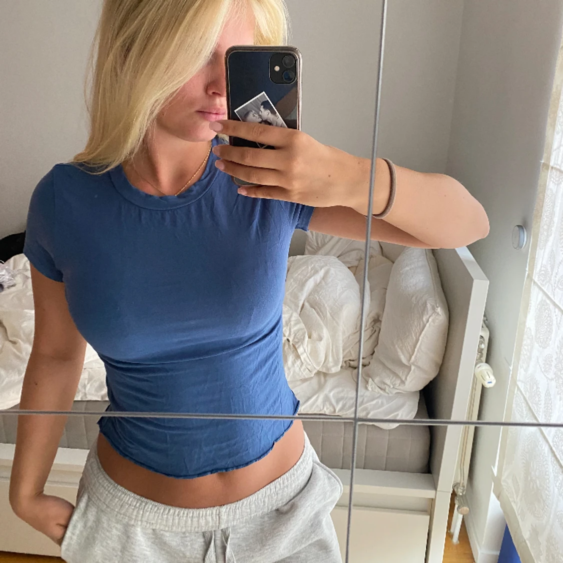 Tight blå T-shirt 