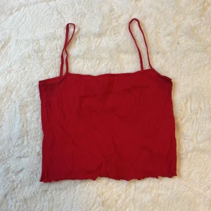 Linne - Gullig croppad rött linne