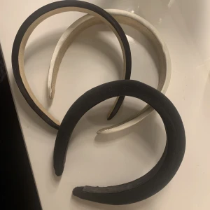 Diadem - Tre fina diadem!💕39kr/st De smalare två är Sammet.