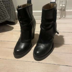 Klackar  - De perfekta klackarna passar mig som är 37 och min mamma som har 38