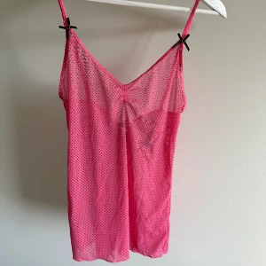 Linne - Söt linne med knytning på baksidan 