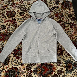 Gant kofta - Hej seljer dena koftan för att den har blivit för liten på mig. Storlek 158-164 För mer frågor skriv bara MVH Jod