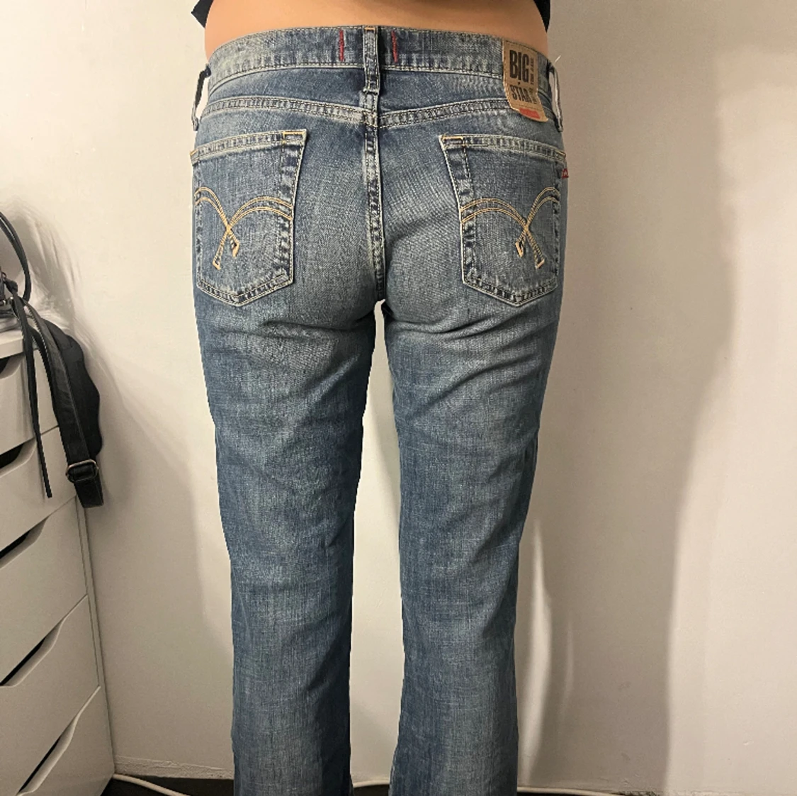 LÅGMIDJADE BOOTCUT JEANS - 1