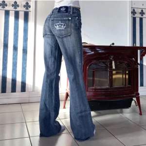 Fri frakt💓Super snygga lågmidjade Bootcut jeans från Victoria Beckham! Köpte för 1500 säljer för 800💗 midjemått tvärs över 37, innerbenslängd 83💓