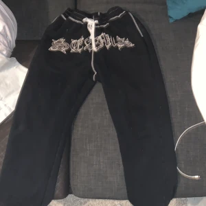 Seams mjukis stl M  - Fina mjukis, lite använda men inga håll eller fläckar. 