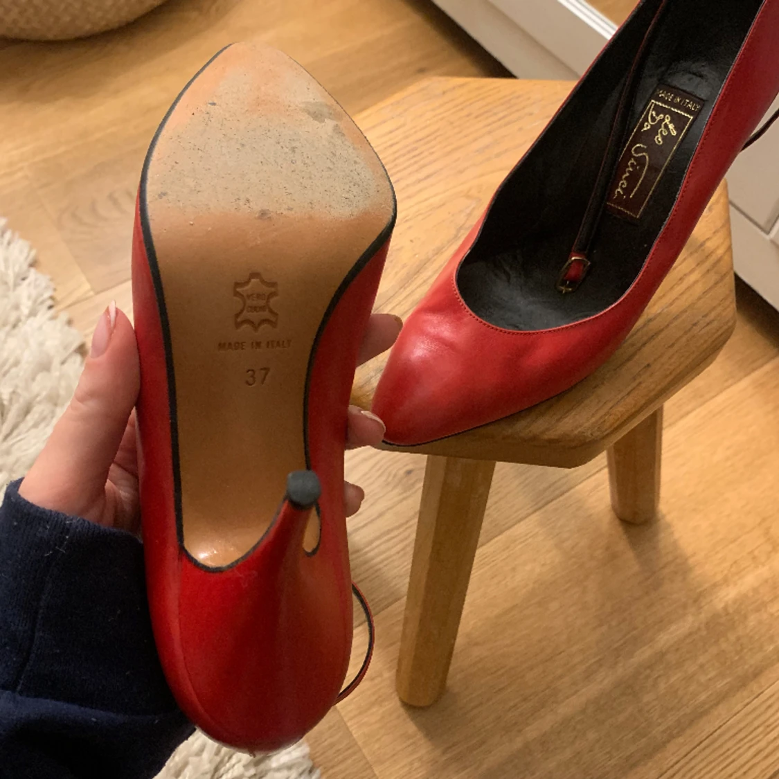 Röda klackskor  - 91