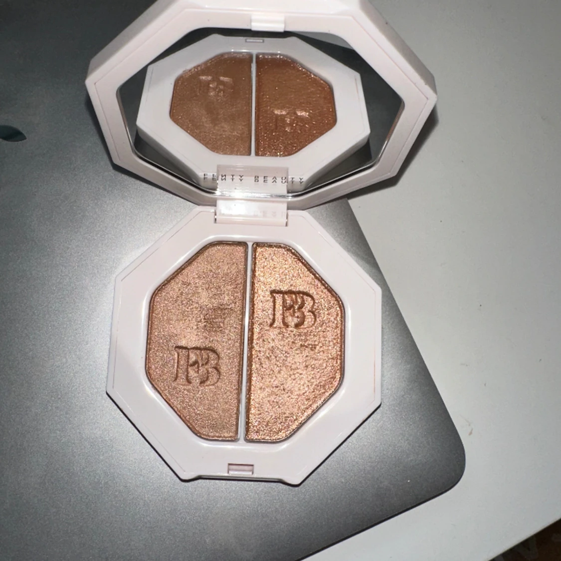 Fenty Beauty Highlighter - 90