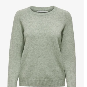 Grön stickad tröja - Ljusgrön stickad tröja från Vero Moda som aldrig har blivit använd utan endast testad 💗perfekt färg till våren!! 😍😍