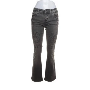 Parasuco Cult Jeans - Snyggaste Jeansen från parasuco cult i storlek w27. Jättefint tryck i form av fåglar och verkligen skönaste jeansen som tyvärr blivit för små