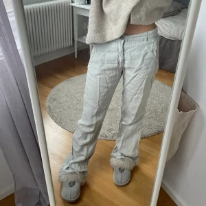 Jättesköna linnebyxor  - Linnebyxor från zara, säljer då dom är för stora på mig. Jag är 165 och dom är lite långa på mig💕 nypris 400 och priset kan diskuteras!