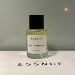 Essnce Carashmellow  - Parfymen Carashmellow från Essnce, 50 ml. Dottern gillade inte doften, bara testad.