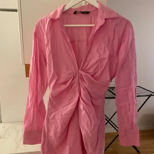 Klänning Zara - Fin rosa klänning från zara. Använd ett tillfälle 